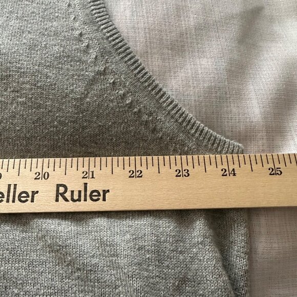 Van Heusen Mens Gray V-Neck Sleeveless Sweater Vest XL Preppy Academia Career - Picture 8 of 8